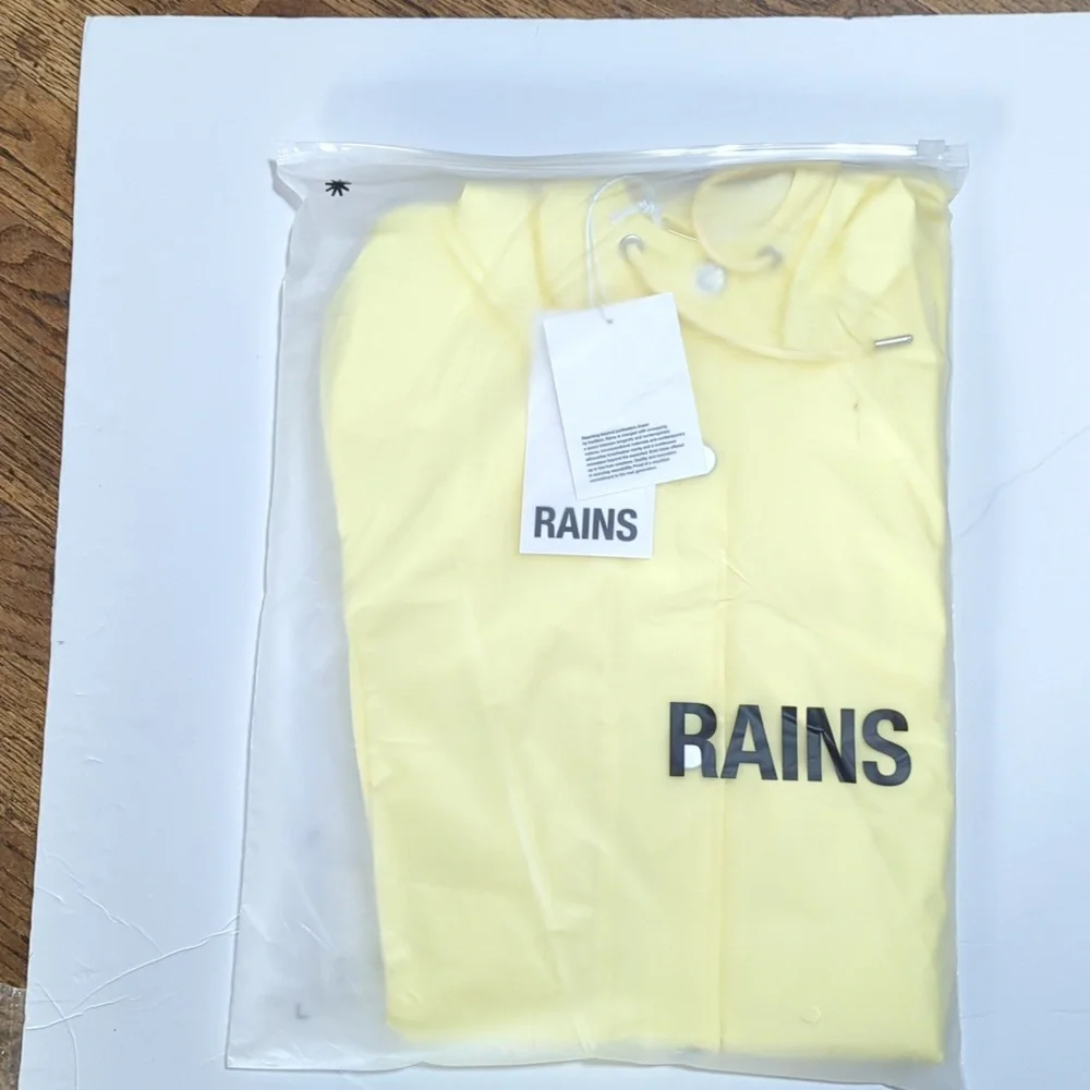 RAINS / WOMEN / OUTERWEAR / RAIN STRAW CURVE RAIN JACKET w/HOOD - YELLOW NWT - Picture 4 of 8